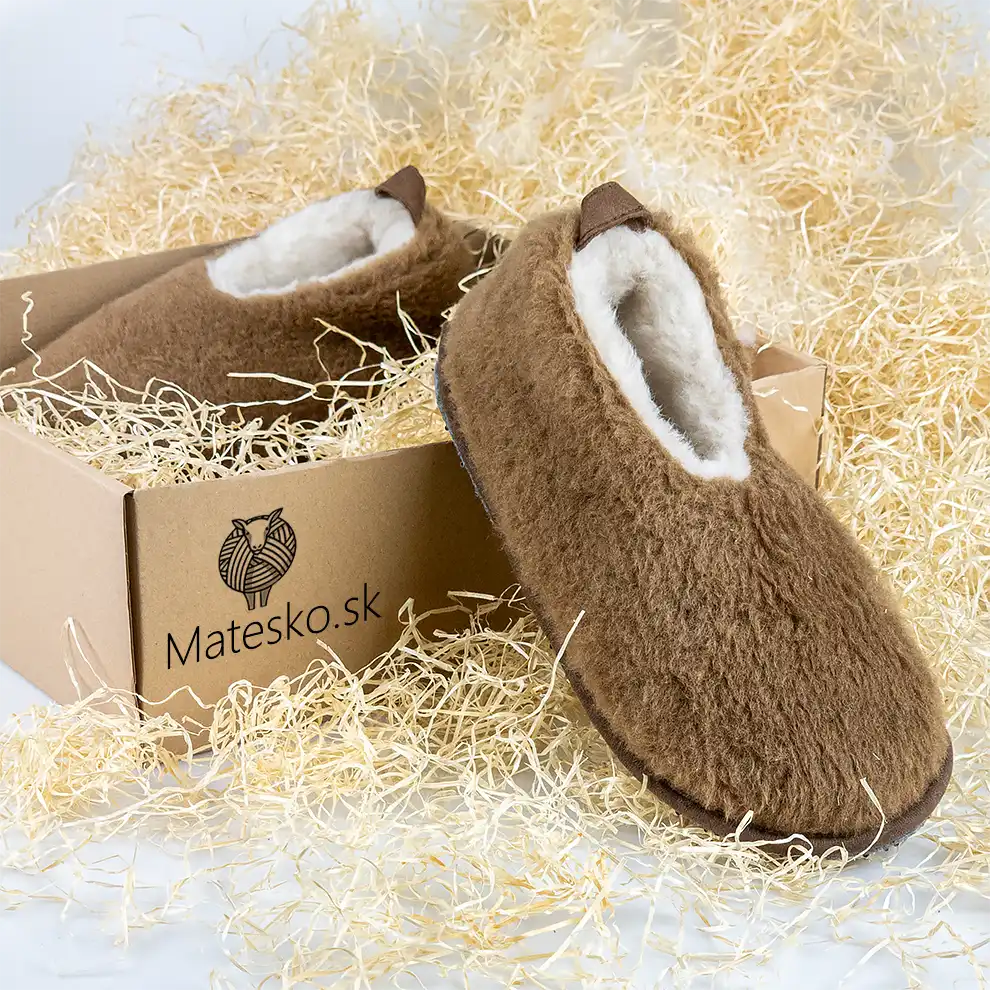 Hrejivé domáce papuče camel Merino