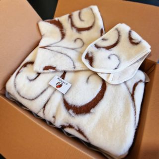 Kašmírova prikrývočka , ladviňáčik na kríže a vankúšik 🤗 už fičí do Nitry