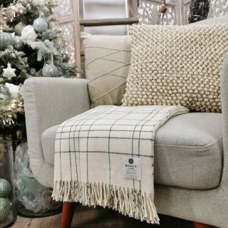 A takáto kočka dečka utkaná , už je hotová a za chvíľku u nás pripravená pre Vás , 100% mladá 🐑