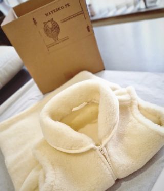 Extra jemná a hustá kašmírová vlna - kabátik je hotový a už sa aj balí ,ale nepovieme komu - je to prekvapko 🤫